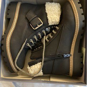 Universal Thread Susan Sherpa hiker boots